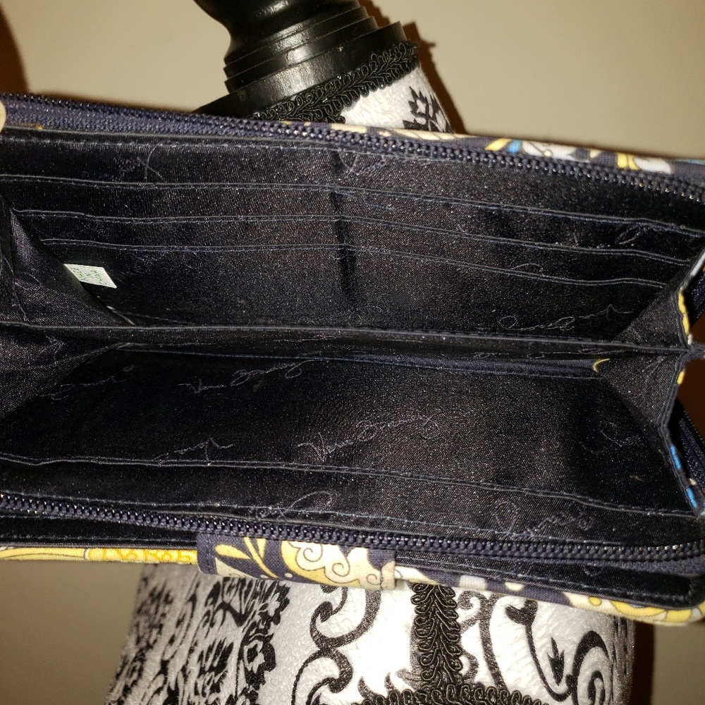 SOLD!!! Vera Bradley wallet - Picture 3 of 4